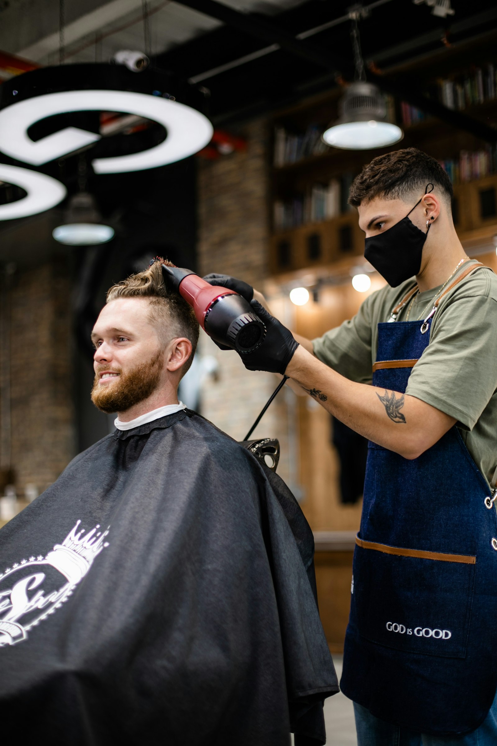 Master barber at work